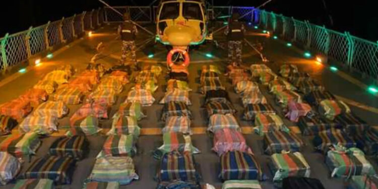 Marina asegura 4 mil 400 kilogramos de cocaína frente a costas del Pacífico mexicano