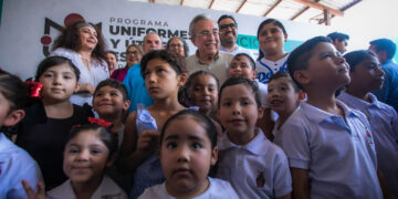 Gobierno del Estado instalará mil aires acondicionados en escuelas de educación básica