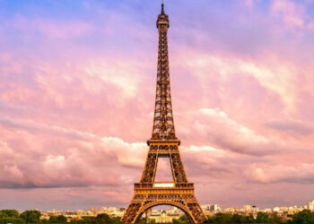 Desalojan Torre Eiffel por una falsa amenaza de bomba