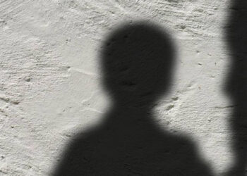 Abuelos abusaban sexualmente de su nieto y lo filmaron durante 8 años