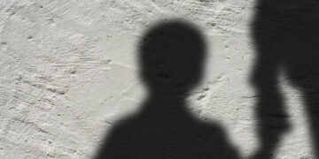 Abuelos abusaban sexualmente de su nieto y lo filmaron durante 8 años