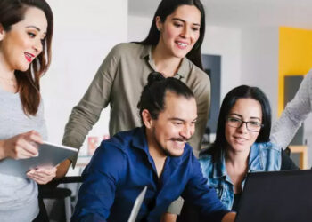 Más aguinaldo y menos días de trabajo: 5 propuestas que impactan a las empresas