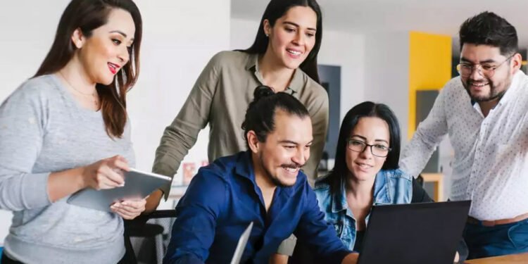 Más aguinaldo y menos días de trabajo: 5 propuestas que impactan a las empresas