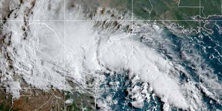 Advierten lluvias en norte de México por tormenta tropical Harold
