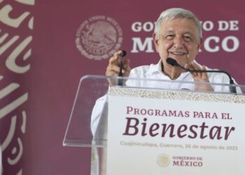 “Van a decidir padres, madres de familia, no los gobernantes”, dice AMLO sobre distribución de libros de texto