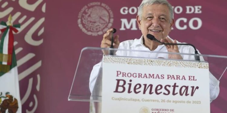 “Van a decidir padres, madres de familia, no los gobernantes”, dice AMLO sobre distribución de libros de texto