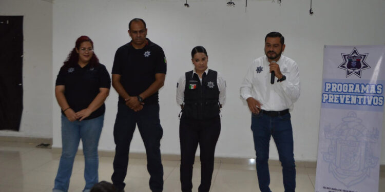 Programas Preventivos lleva actividades lúdicas a jóvenes que toman cursos de manualidades en CANACO