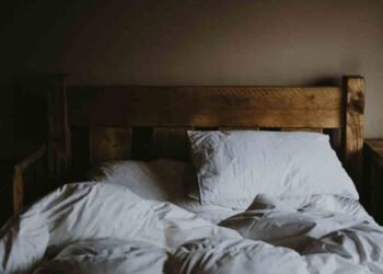 Madre horrorizada encuentra el cadáver de una mujer en el cuarto de su hijo