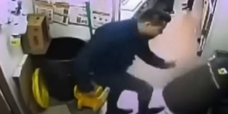 Santiago narra cómo ‘El Tiburón’ Medina lo tundió a golpes en el Subway de SLP