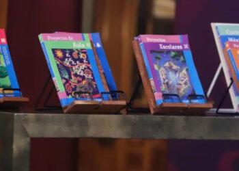 Próximo lunes habrá libros de texto en todas las escuelas del país: AMLO