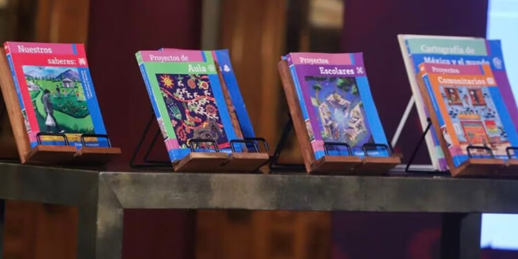Próximo lunes habrá libros de texto en todas las escuelas del país: AMLO