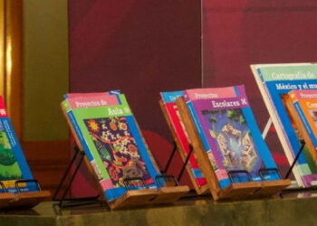 Padres de familia de Acapulco rechazan entrega de libro de texto gratuitos