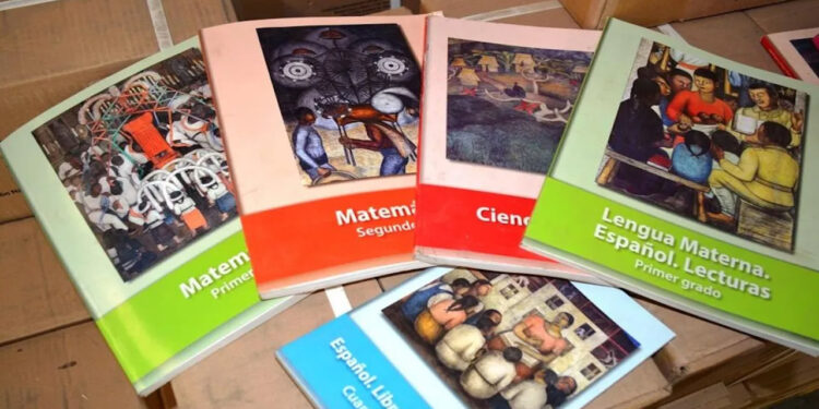 ¿Cómo le van a hacer sin libros de texto?: AMLO cuestiona a Gobiernos estatales que se niegan a distribuirlos