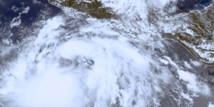 Paso de Hilary por Oaxaca dejó un muerto y un desaparecido