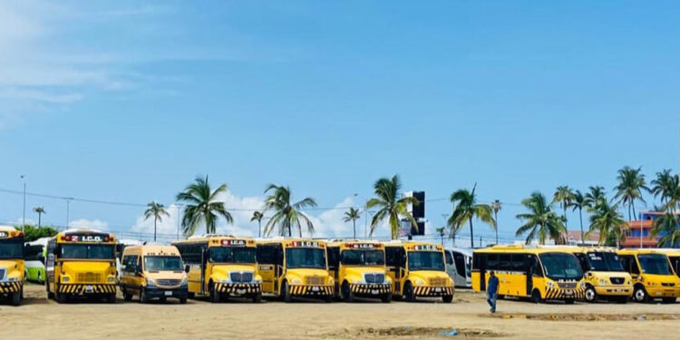 Supervisa Vialidad y Transportes las condiciones físico mecánicas de unidades de transporte escolar de Sinaloa