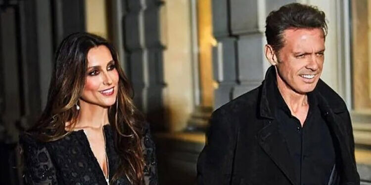 Luis Miguel dedica a su novia Paloma Cuevas romántico momento en su regreso a los escenarios