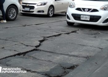 Abundan grietas y baches en el primer cuadro de Culiacán