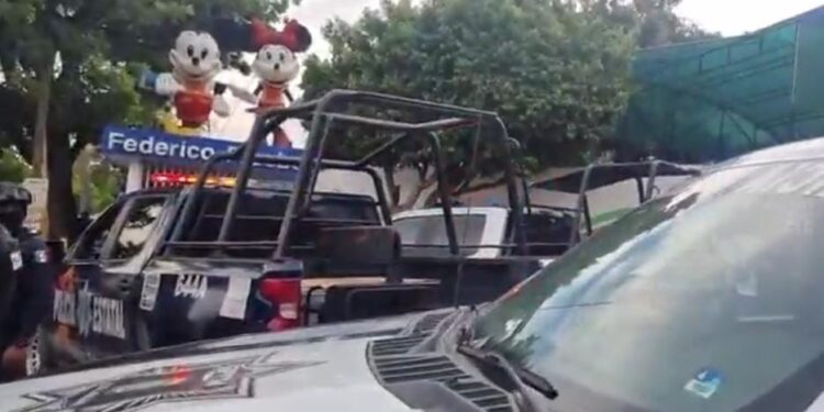 Balean a persona frente a jardín de niños en Culiacán