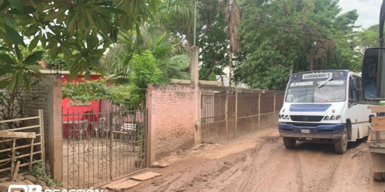 Dueños de camiones urbanos exigen calles en buena condiciones para mejor transporte público