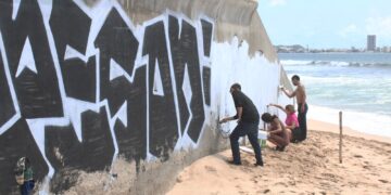 Policías Municipales detienen a cuatro jóvenes por la probable participación en el delito de causar daños con grafitis