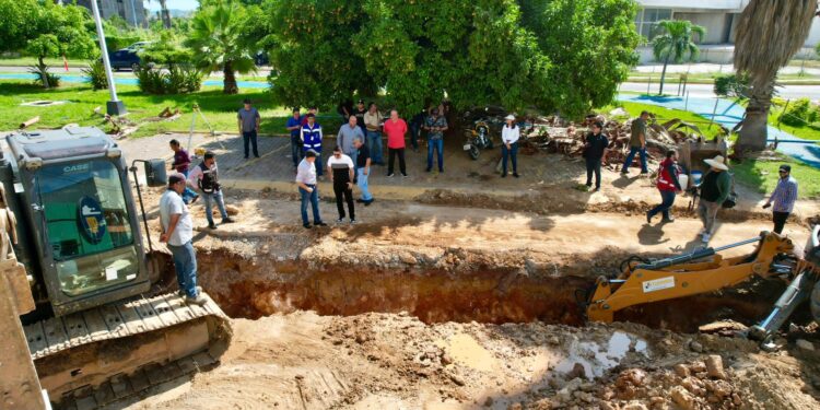 Supervisa Alcalde reposición de tubería de colector Cerritos.