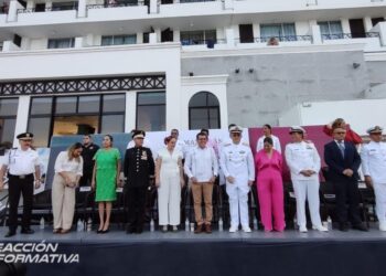 Se lleva a cabo en Mazatlán el desfile cívico militar conmemorativo del CCXIII aniversario del inicio de la lucha de Independencia de México