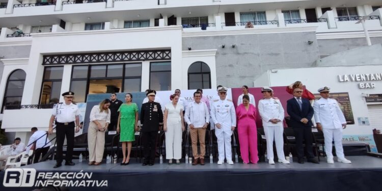 Se lleva a cabo en Mazatlán el desfile cívico militar conmemorativo del CCXIII aniversario del inicio de la lucha de Independencia de México