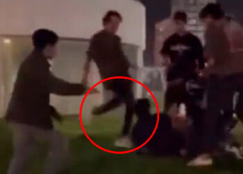 Grupo de jóvenes golpea a otro hasta dejarlo inconsciente; ‘no se metan con nosotros’, dicen