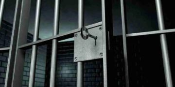 Dictan vinculación preventiva a maestro por hostigamiento sexual a estudiante