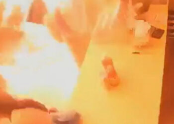 VIDEO: difunden el impactante momento de la explosión de un tanque de gas en un tianguis, hay 10 lesionados