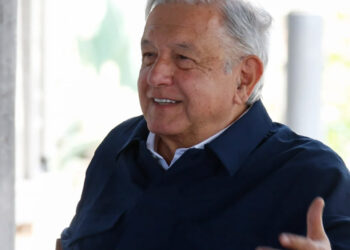 No se nos subió el poder, no hemos perdido el piso: López Obrador