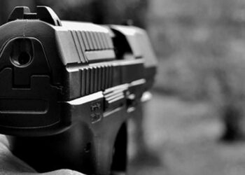 Matan a sujeto afuera de plantel en Morelos; hay histeria