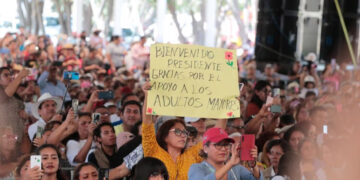 Quiere AMLO que pensión del Bienestar para adultos mayores sea mensual