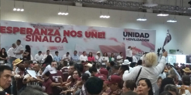 ¡Fuera PRI, fuera PRI!, gritan morenistas en la firma del Acuerdo de Unidad por la Cuarta Transformación