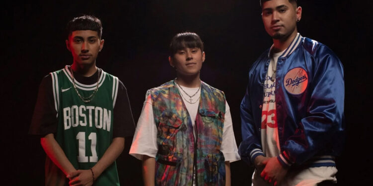 AMLO pide perdonar al grupo Yahritza y su Esencia tras polémica sobre México