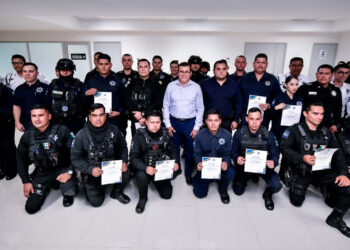 Alcalde Edgar González entrega grados de Policía Tercero Operativo a 30 elementos de la Secretaría de Seguridad Pública Municipal