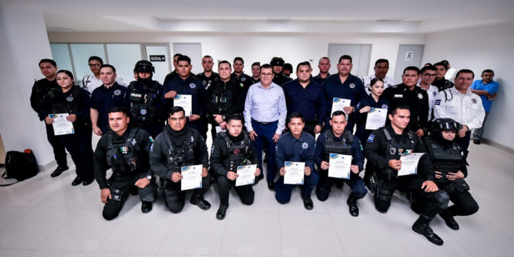 Alcalde Edgar González entrega grados de Policía Tercero Operativo a 30 elementos de la Secretaría de Seguridad Pública Municipal
