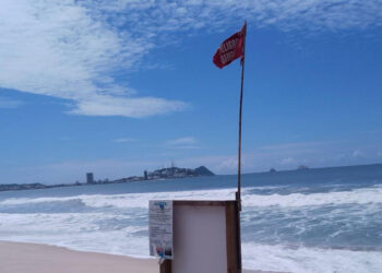 Por efectos de Mar de Fondo, elementos de la Policía Acuática refuerzan operativos preventivos en el área de playas