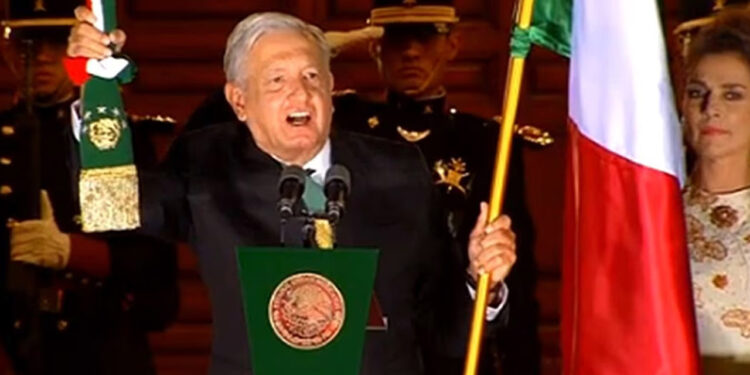 AMLO explica la razón por la que gritó “¡Que vivan nuestros hermanos migrantes!” en el Grito de Independencia