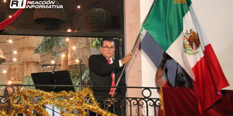 Miles de mazatlecos corean junto a Edgar González ¡VIVA MÉXICO!