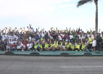 300 voluntarios se unen para limpiar la playa
