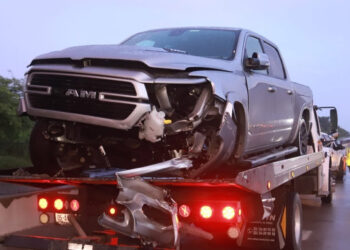 Choca el cantante Joel Elizalde por la carretera Libramiento Mazatlán