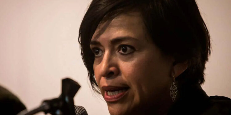 Mujeres y políticos que no eran pobres se involucraron con narcos porque querían más: Anabel Hernández