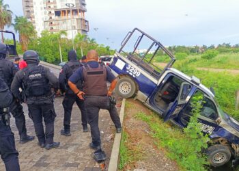 Agentes preventivos lesionados en accidente vial se encuentran fuera de peligro: solo sufrieron golpes