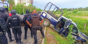 Agentes preventivos lesionados en accidente vial se encuentran fuera de peligro: solo sufrieron golpes