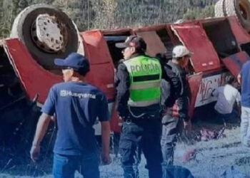 Autobús lleno de pasajeros cae a un abismo en Perú: al menos 24 muertos