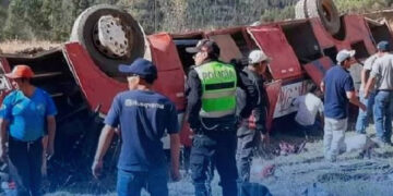 Autobús lleno de pasajeros cae a un abismo en Perú: al menos 24 muertos