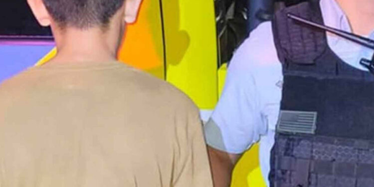 Arrestan a niño de 12 años; es acusado de asaltar Oxxos en Monterrey