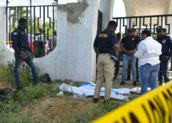 Hallan seis cuerpos de recién nacidos en la entrada de un cementerio de Santo Domingo
