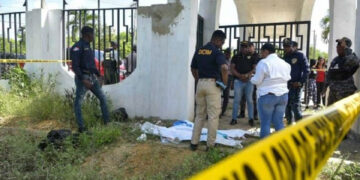 Hallan seis cuerpos de recién nacidos en la entrada de un cementerio de Santo Domingo